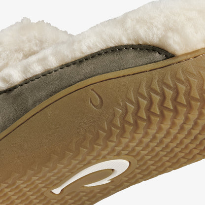 Tan leather slipper with white fleece lining and textured sole featuring embossed pattern detail.